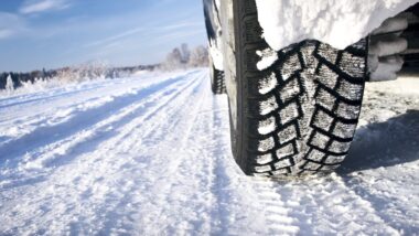 Les Pneus Hiver : Entre Sécurité et Extrêmes, Trouvons la Limite Juste!