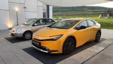 À la Découverte de l'Élégance Technologique : Une Semaine de Conduite avec la Toyota Prius Hybride Rechargeable