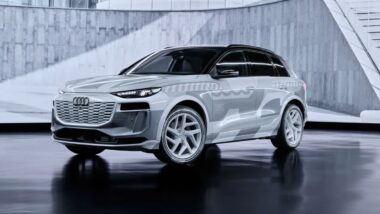 La toute nouvelle Audi Q6 e-tron prend la route sous les projecteurs : une révélation électrisante