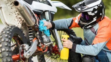 Nettoyage efficace moto