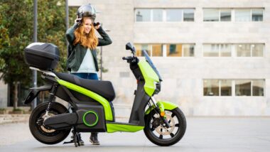 Comparaison moto électrique et thermique