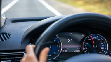Détecteur de vitesse intelligent pour les nouveaux véhicules automobiles