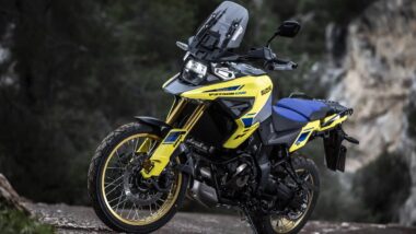Exploration tout-terrain : Découvrez les caractéristiques puissantes de la Suzuki V-Strom 1050!
