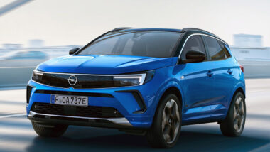 Opel Électrise sa Gamme Automobile : Précommandes Ouvertes pour la Corsa Hybrid, la Grandland Hybrid et l'Astra Sports Tourer Electric
