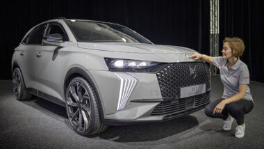 Séduction Automobile à la Paris Fashion Week : Les DS 7 et DS 9 Enflamment le Catwalk avec Style et Puissance