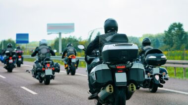 Gendarmes sur des motos banalisées