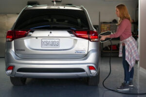 Comment optimiser l’usage de la batterie de l’Outlander PHEV malgré la limite de 6 kW